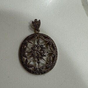 Elegant Silver Pendant with Intricate Design